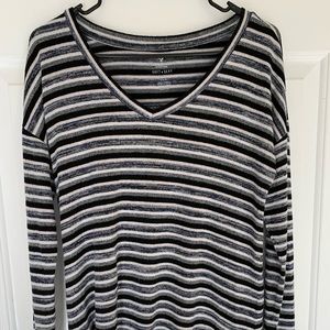 Buy 2 & get 2 free!  AE women’s  long sleeve top